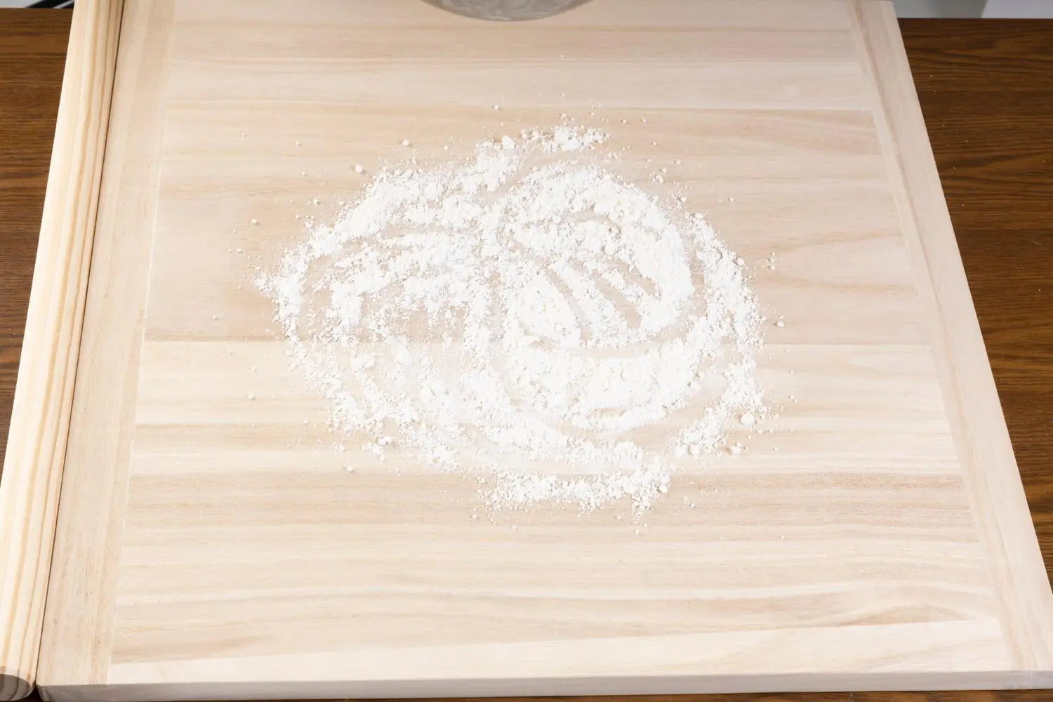 Flour on mendai board