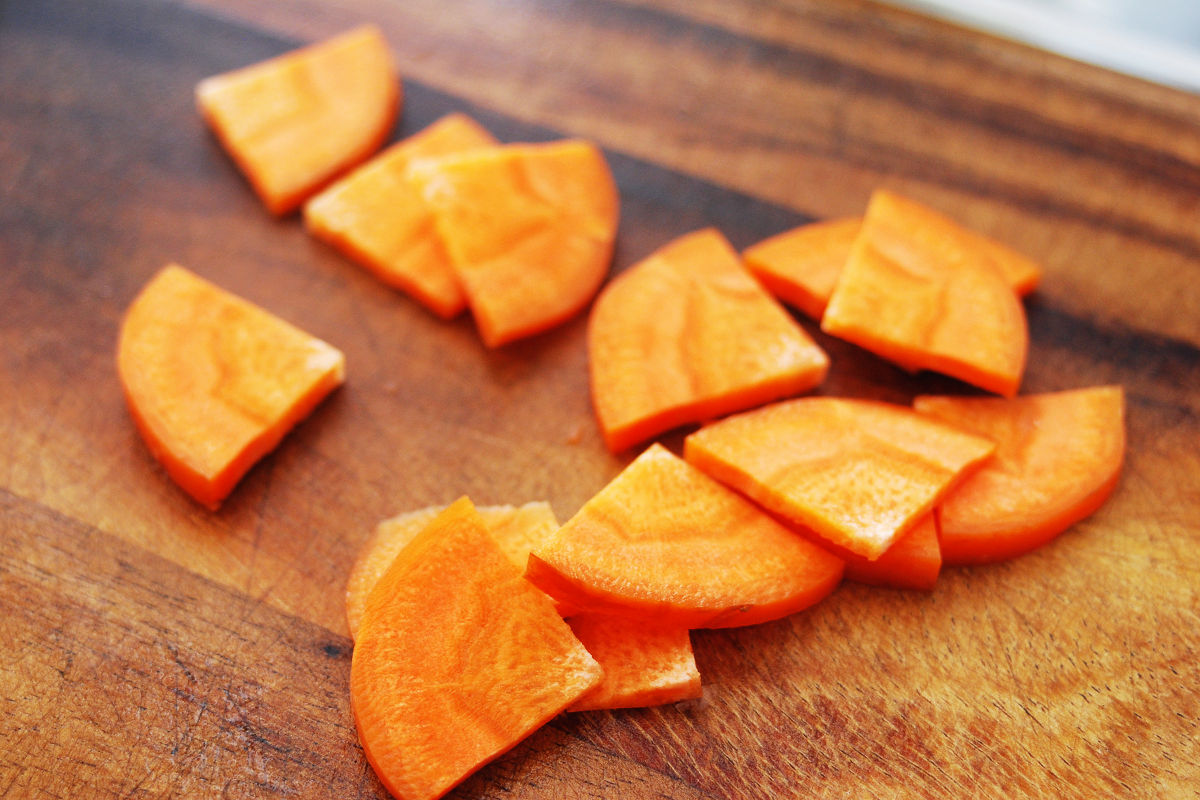 Peel and cut the carrot into quarter slice of 4 mm thin.