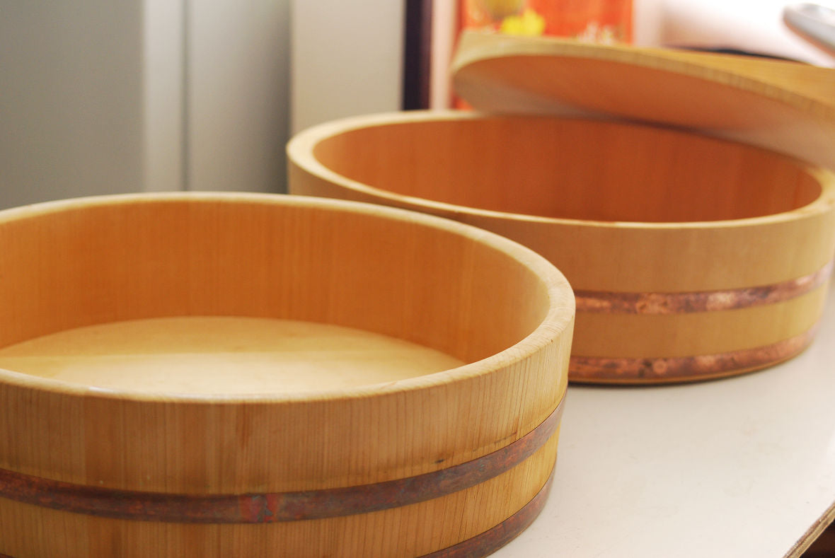 For storage of Handai and Ohitsu, you need to dry it sufficiently. Remaining stains or water may cause mold.