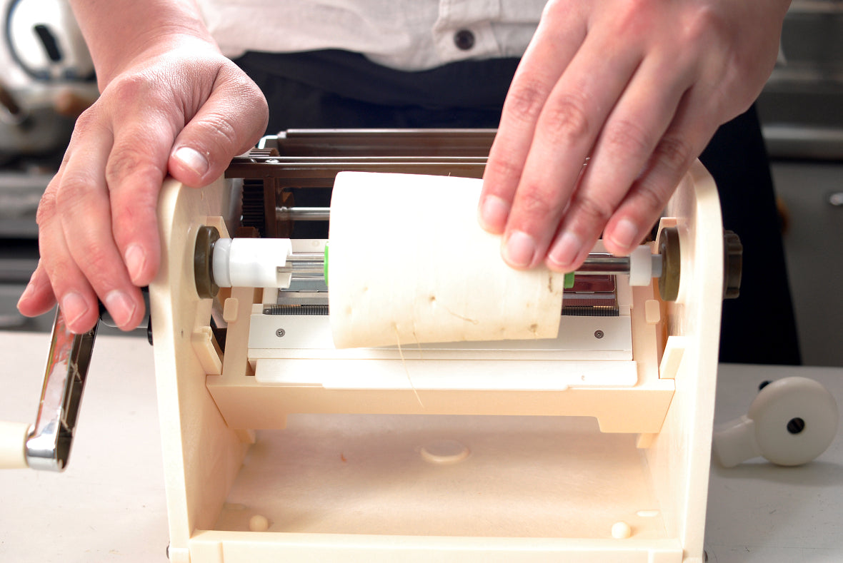 Set the radish with the shaft inserted in the slicer.