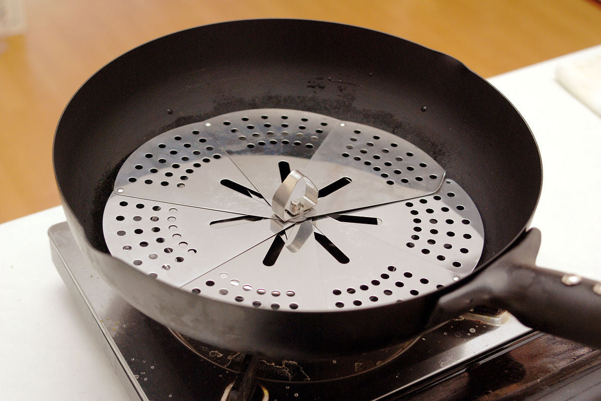Once you put the one-size-fits-all steamer in a pan, it can work as an instant steamer.