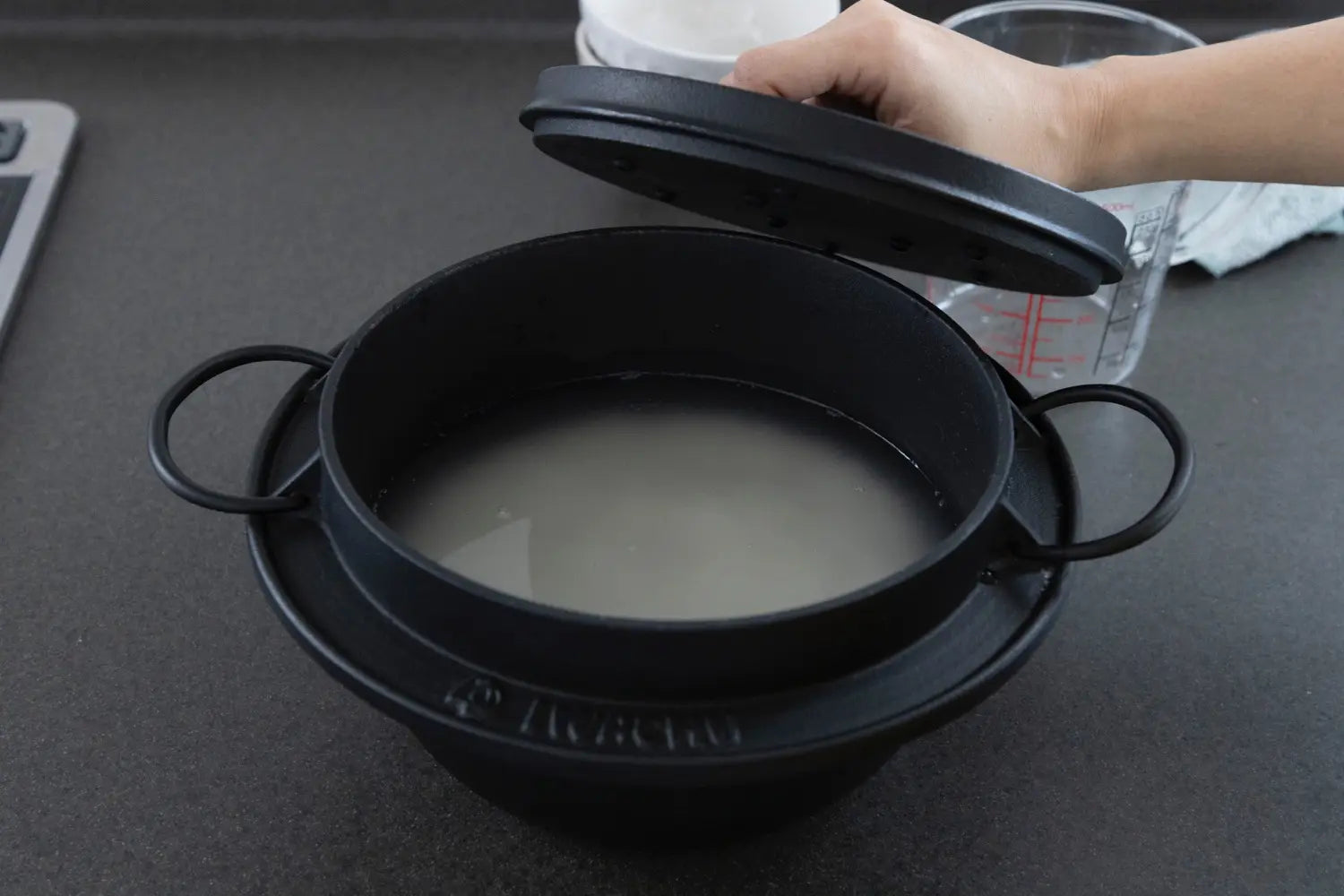 How to Cook Delicious Rice Using an Iron Rice Pot - Globalkitchen Japan