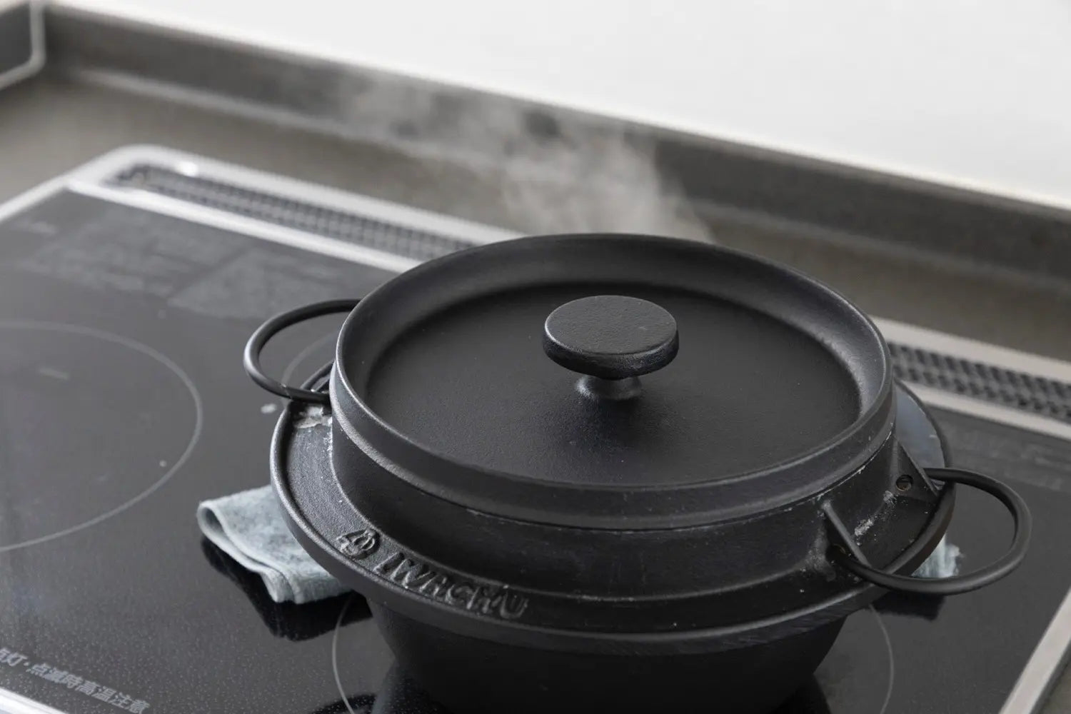 Simmering rice in Iwachu rice cooker