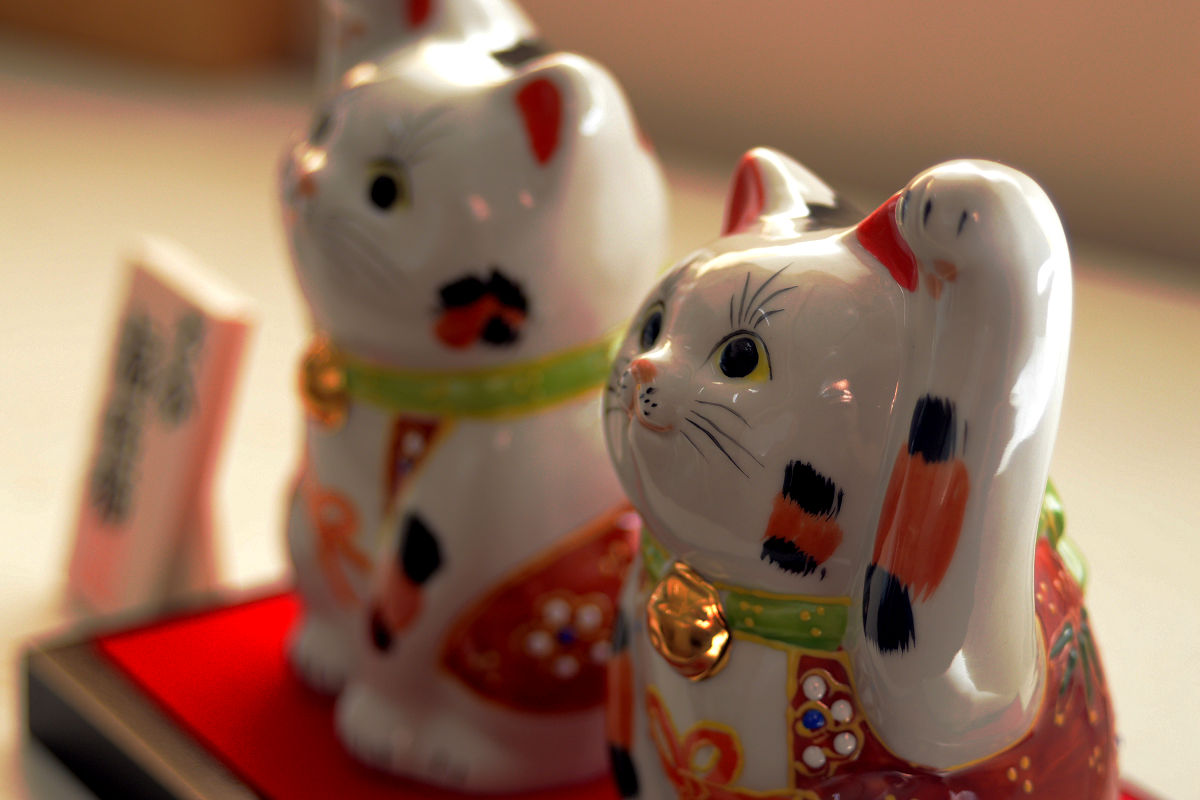 Maneki Neko Money Lucky Cat Chinese Japanese Statue