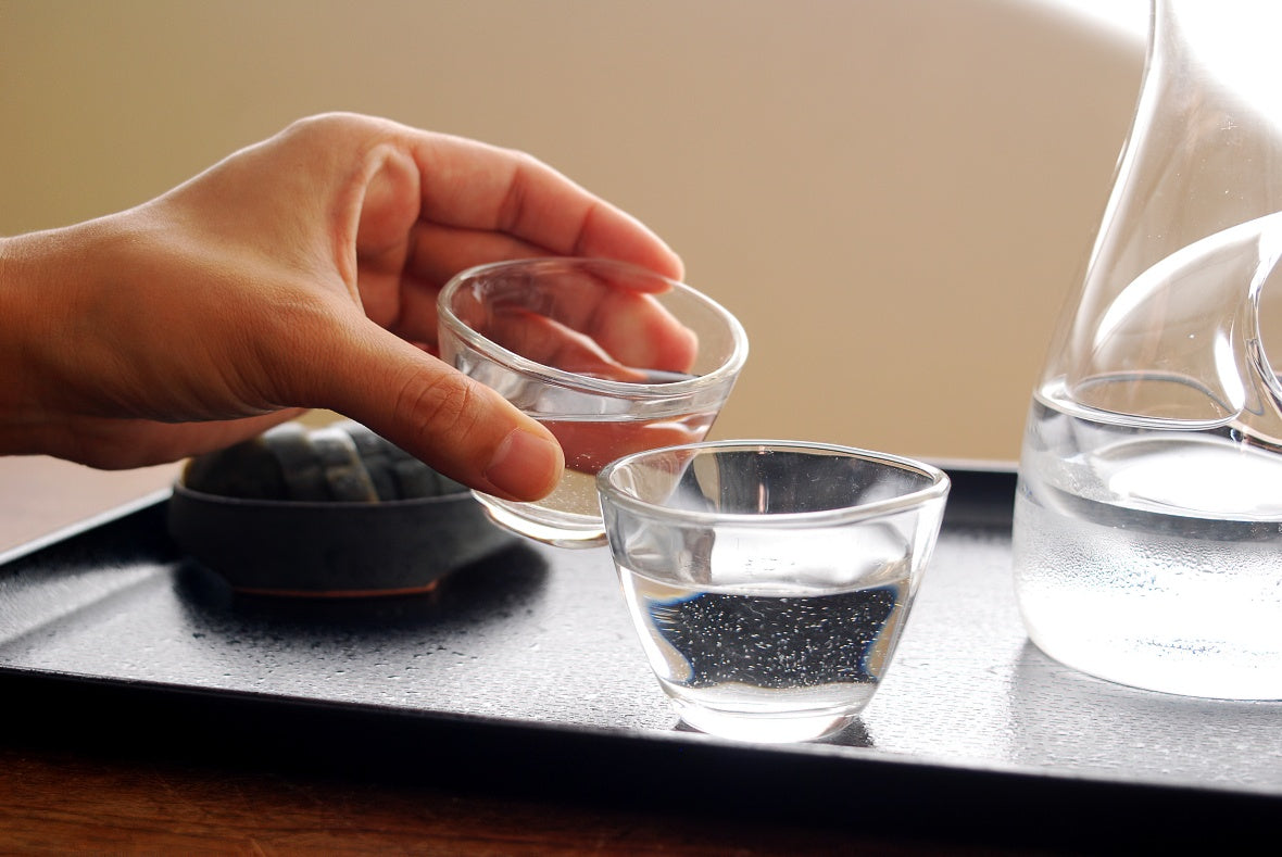 You should enjoy unique smell, flavor and taste of each Nihonshu. You can enjoy Nihonshu more and experience profound world of Nihonshu if you use Japanese sakeware such as Tokkuri (sake server), Ochoko (small sake cup), and Guinomi (sake cup).