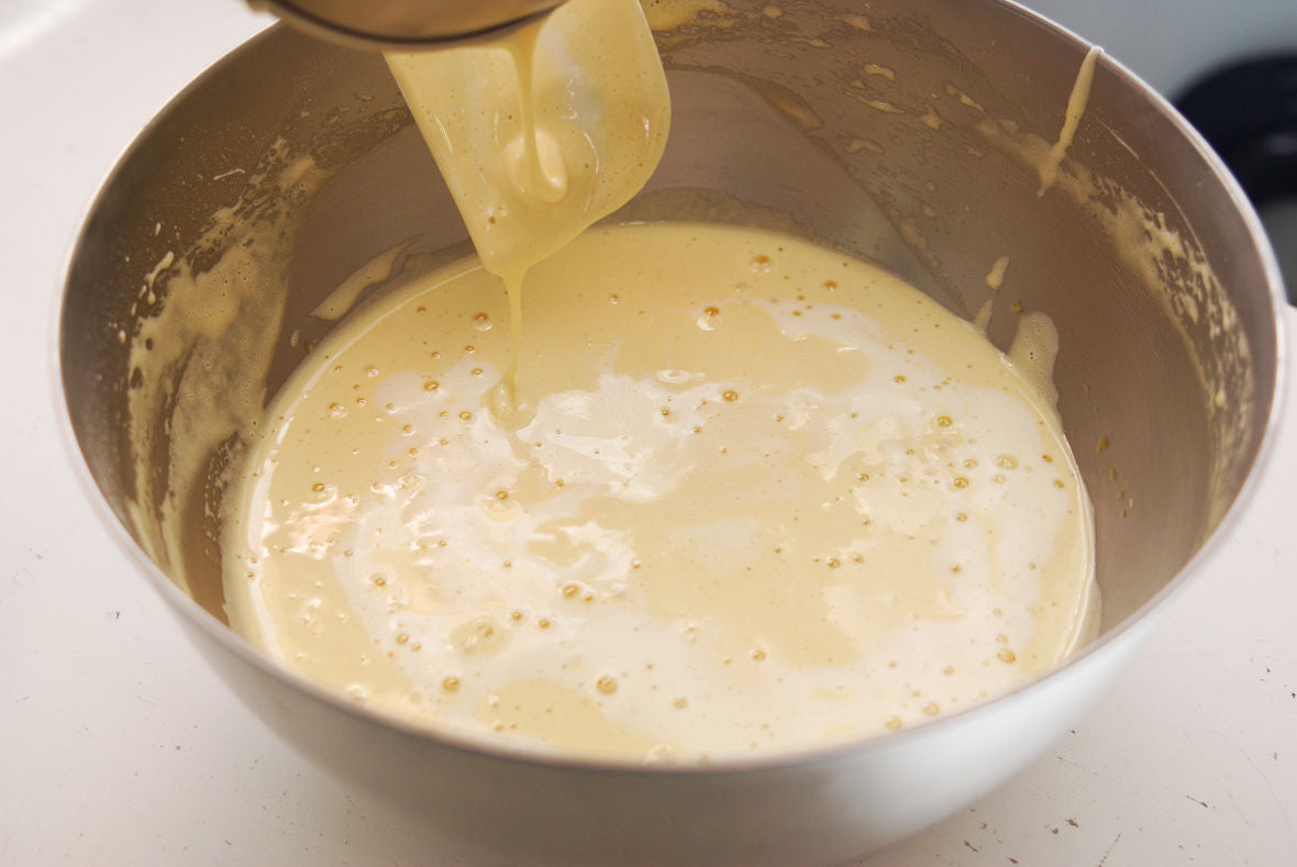 Add butter and milk that are warmed in advance and mix well.