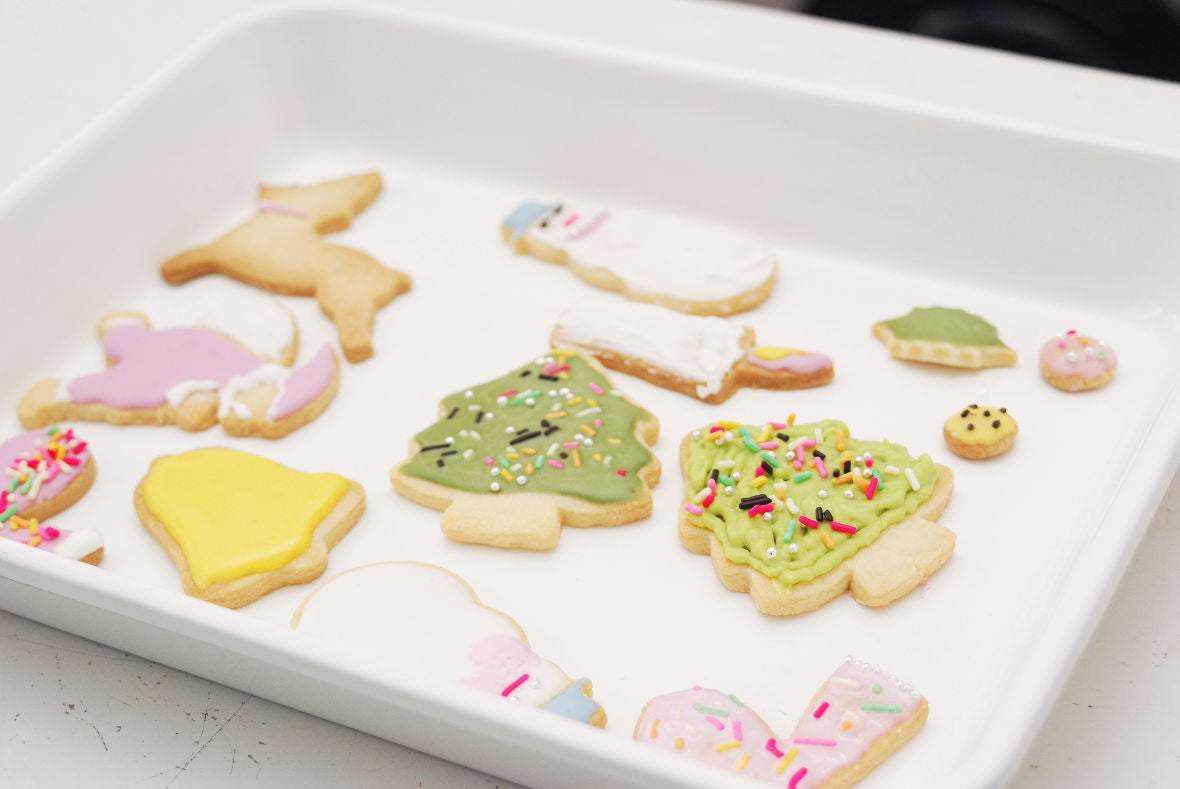 When the cookies get cool enough, decorate them with royal icing. With chocolates or dragees, the cookies will look fancier.