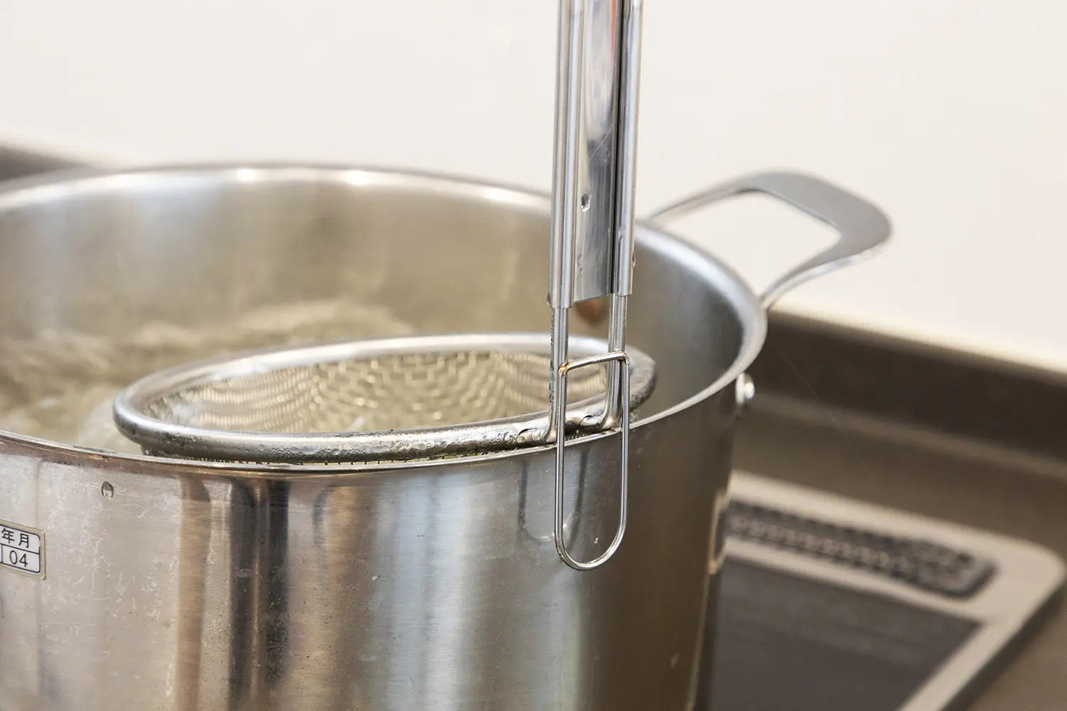 Three Snow Ramen Strainer Mounted on Pot Lip