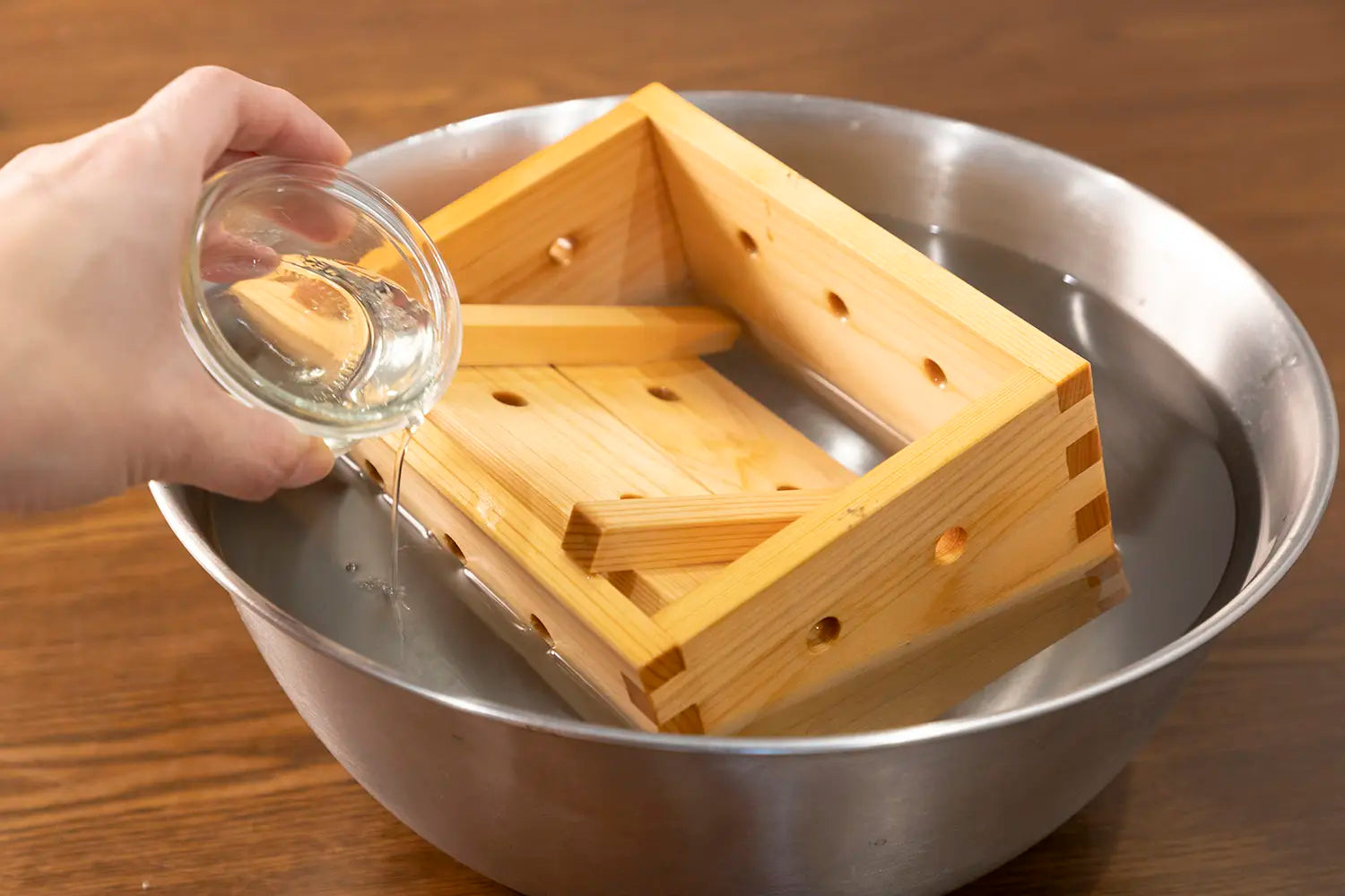 Soaking the wooden tofu maker in vinegar water