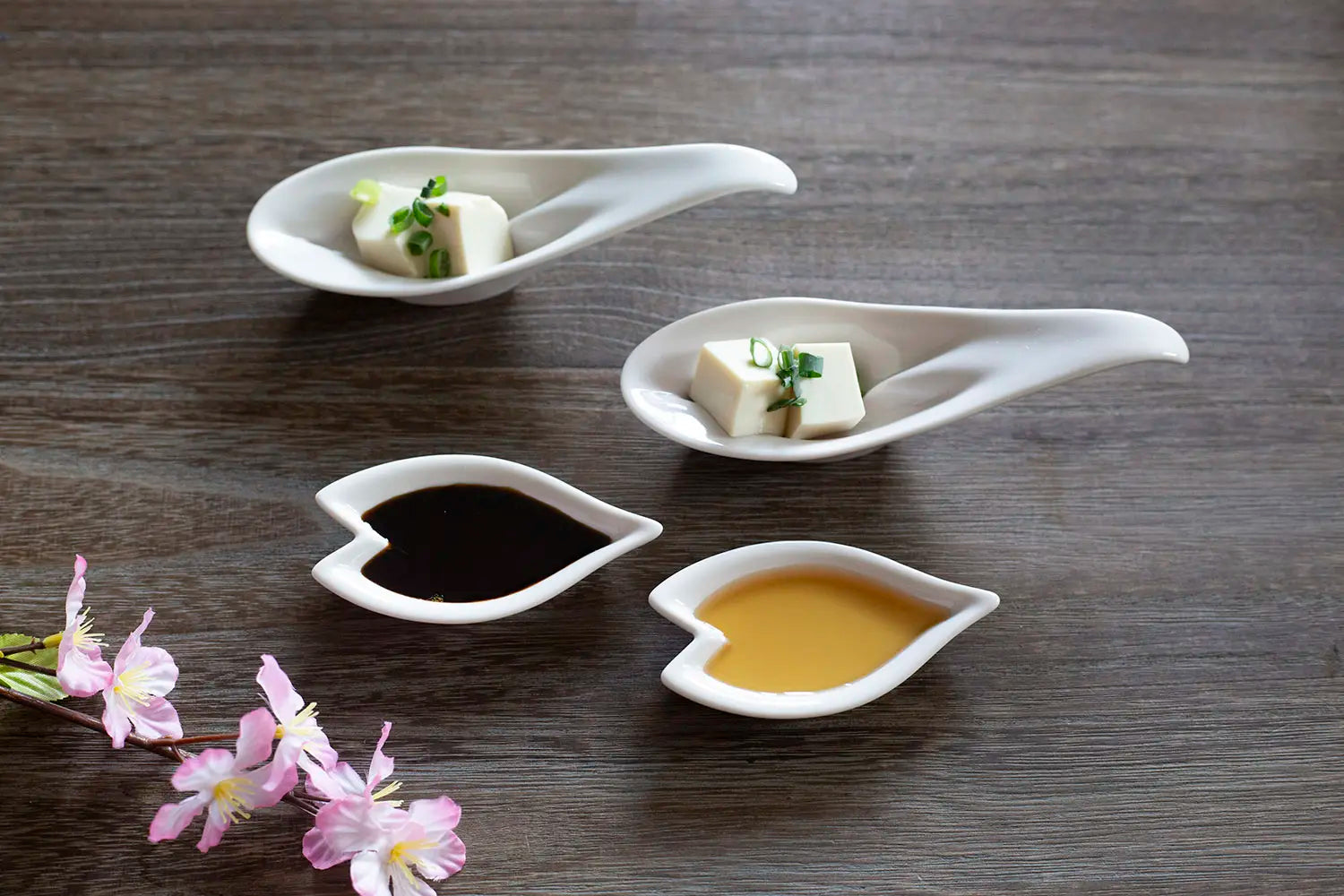 hiracle Sakura plates with sauces and renge spoons with tofu.