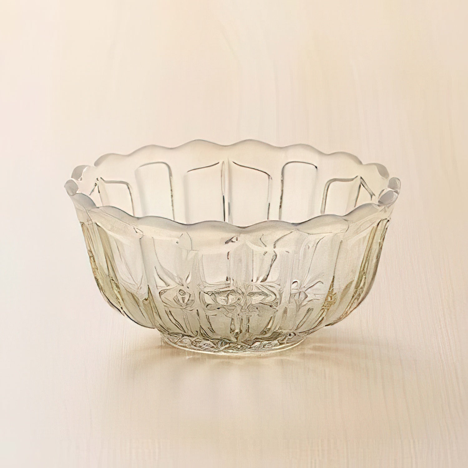 https://cdn.shopify.com/s/files/1/1610/3863/products/HirotaGlassYukinohanaSoda-LimeGlassShallowBowl_2_1600x.jpg?v=1630056667