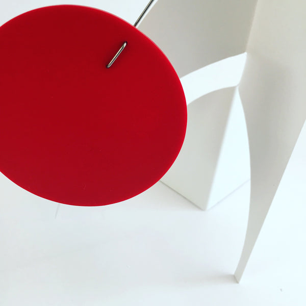 El Moderne Desktop Mobile en rojo y blanco de AtomicMobiles.com: arte colgante moderno inspirado en Calder