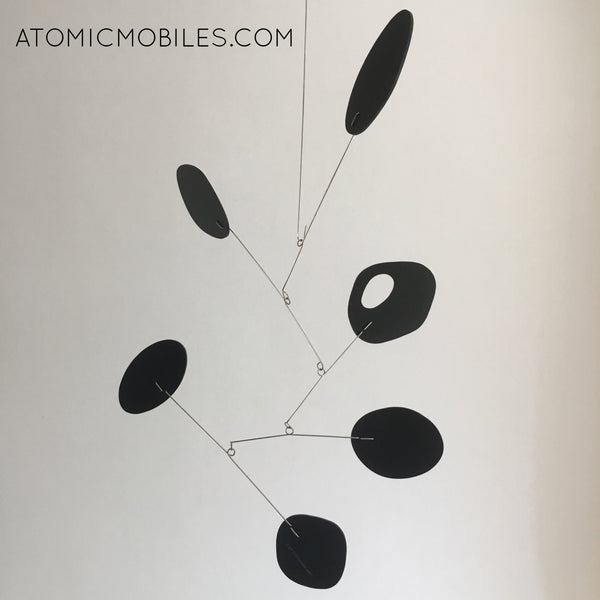 All Black JetSet Modern Hanging Art Mobile expédié au client au Brésil - atomicmobiles.com