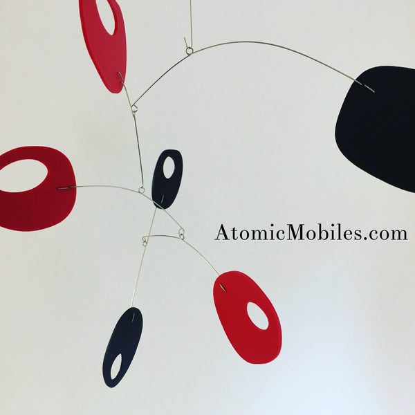 Mobile d'art moderne rétro rouge et noir par AtomicMobiles.com créé pour un client à Culver City CA