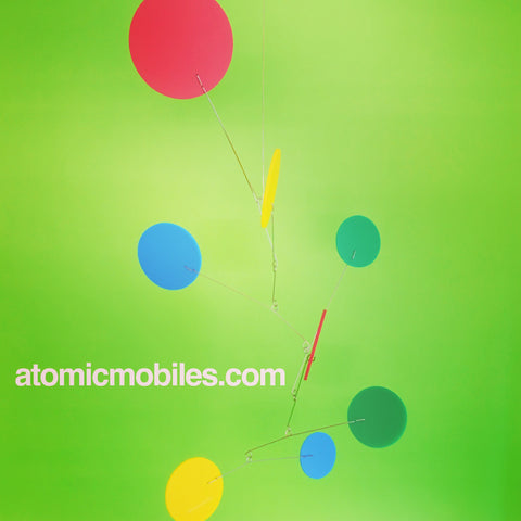 Mobiles de salle exubérants colorés personnalisés faits à la main par AtomicMobiles.com