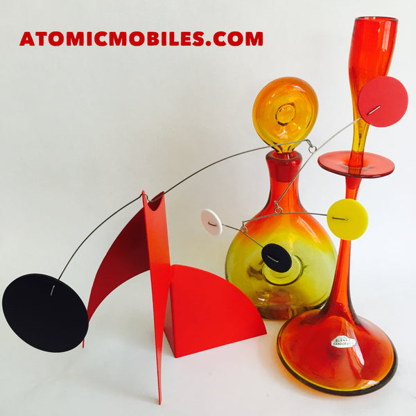 Le Moderne Stabile d'AtomicMobiles.com avec verre Blenko vintage