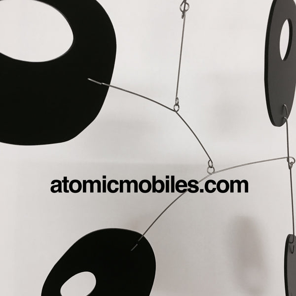 Móvil estilo retro negro de AtomicMobiles.com