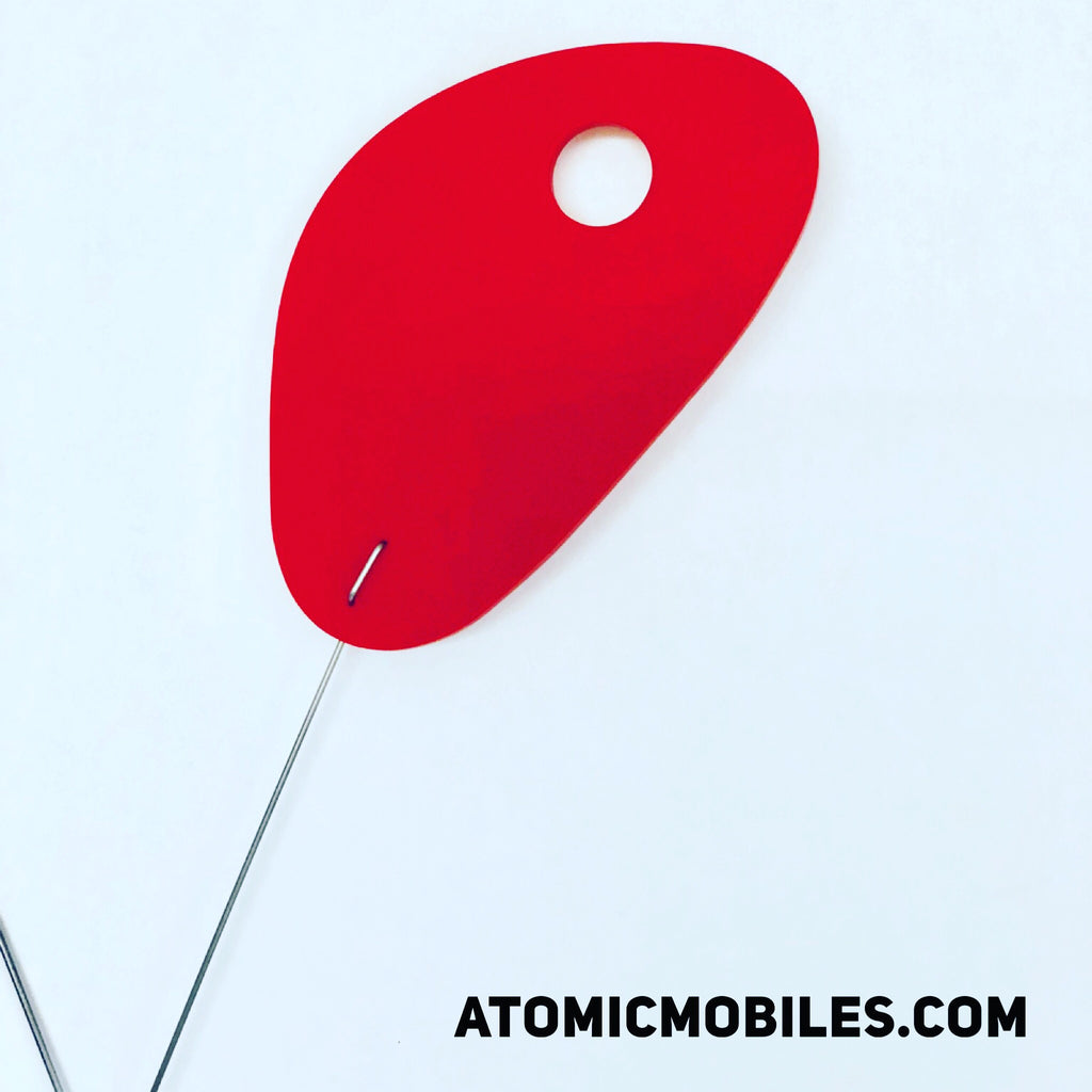 Móvil de arte colgante movilizado en rojo creado para Benjamin Moore por AtomicMobiles.com