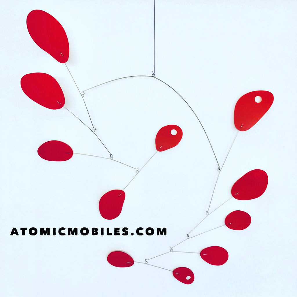 Todo el móvil de arte colgante Mobilized rojo inspirado en Calder para Benjamin Moore por AtomicMobiles.com