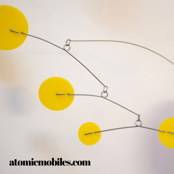 Partes amarillas de MOD Mobile: móvil de arte moderno de inspiración moderna de mediados de siglo de AtomicMobiles.com