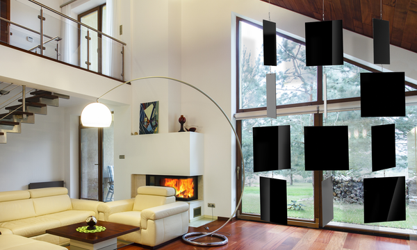 XXL MODcast Luxury Art Mobiles suspendus dans une pièce contemporaine moderne avec plafond voûté, cheminée, canapé en cuir et longue lampe incurvée - mobiles par AtomicMobiles.com