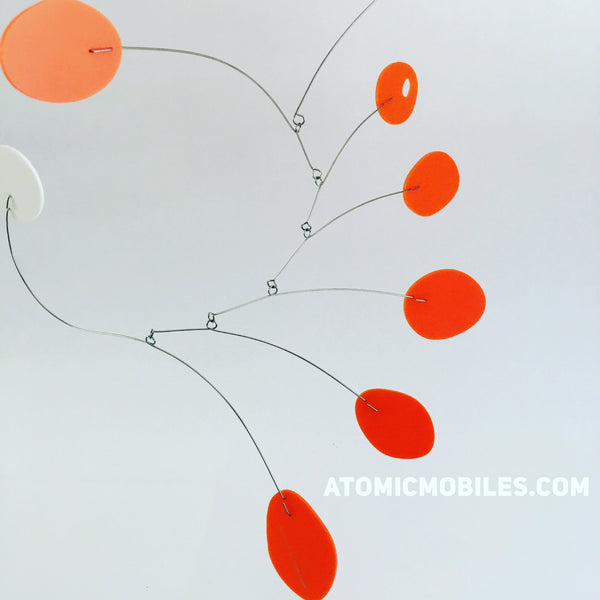 Mobile d'art suspendu inspiré du milieu du siècle Orange MCM par AtomicMobiles.com