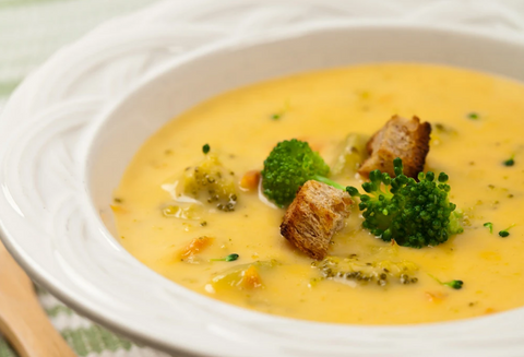 THE BEST CROCK POT CREAMY CHEESY BROCCOLI SOUP RECIPE