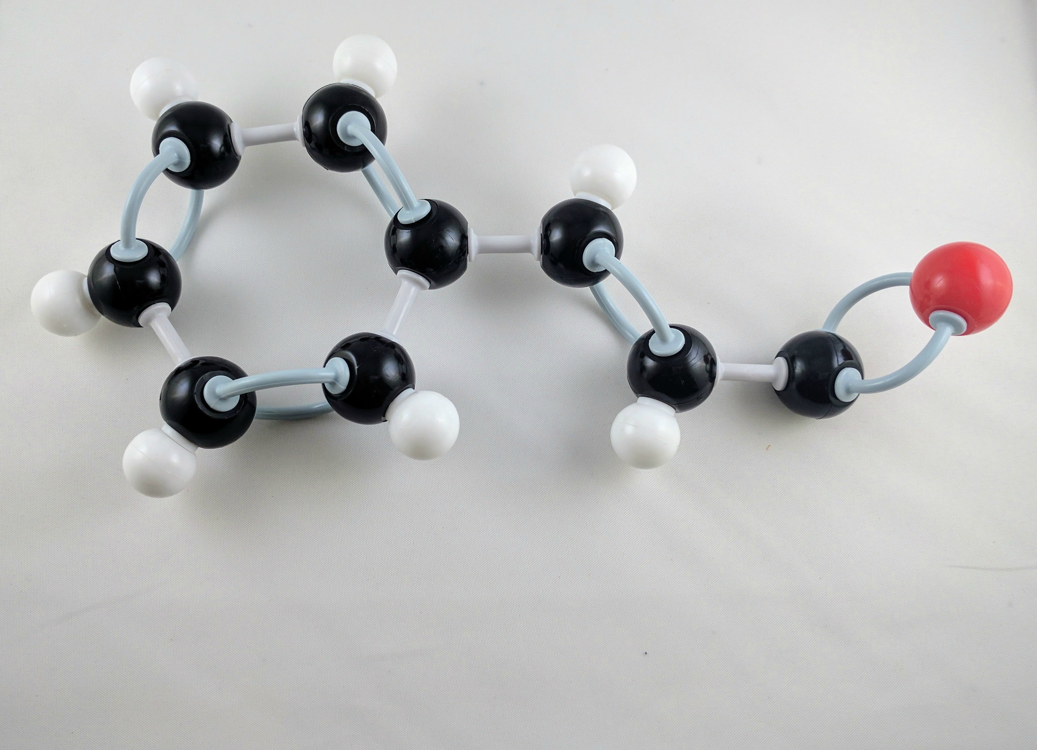 molecular model cinnamaldehyde