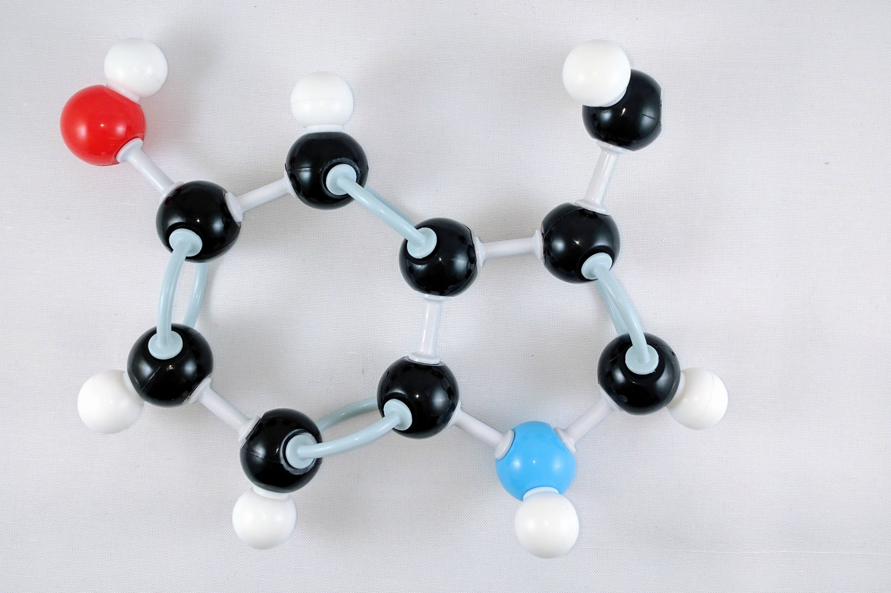 serotonin molecular structure