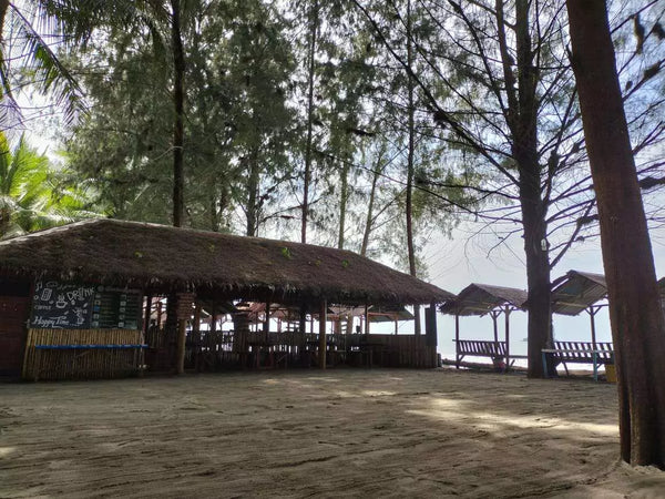 gazebo di pantai pasir jambak