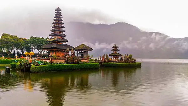 pemandangan pura penataran agung