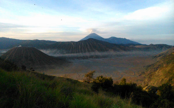 pemandangan dari atas bukit cinta bromo