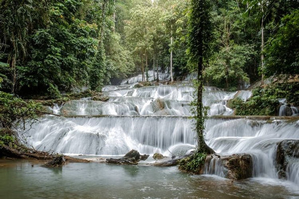 Pemandangan air terjun moramo