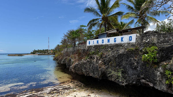 pemandangan pantai di pulau binongko