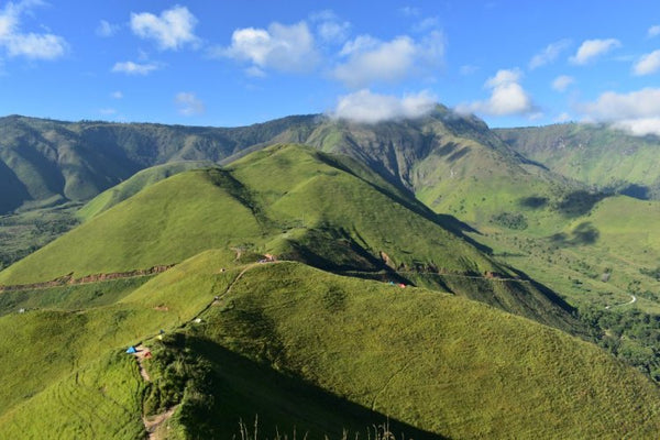 pemandangan bukit holbung