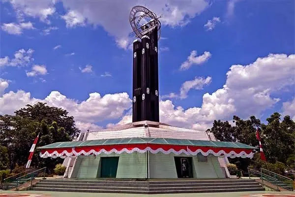 pemandangan tugu khatulistiwa di kota pontianak