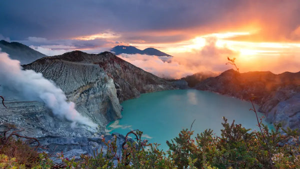 pemandangan sunset dari salah satu bukit di banyuwangi