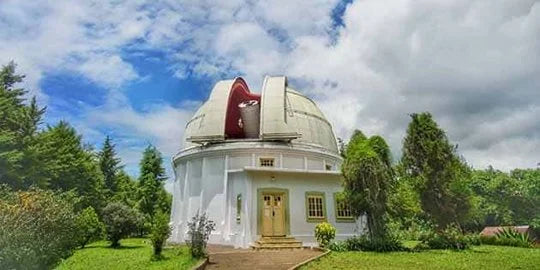 observatorium bosscha di sore hari