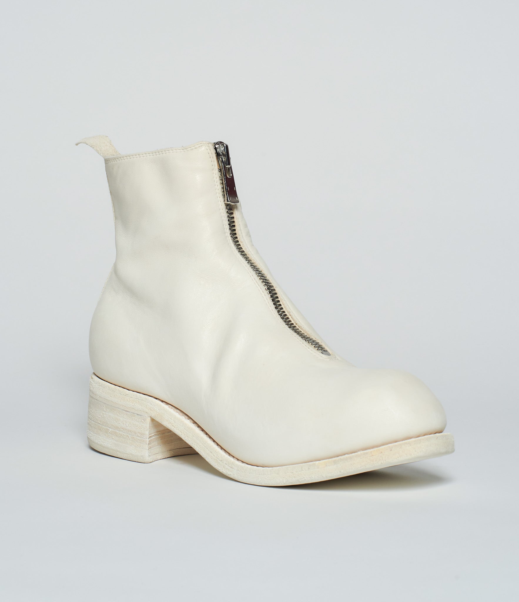 white boots horse