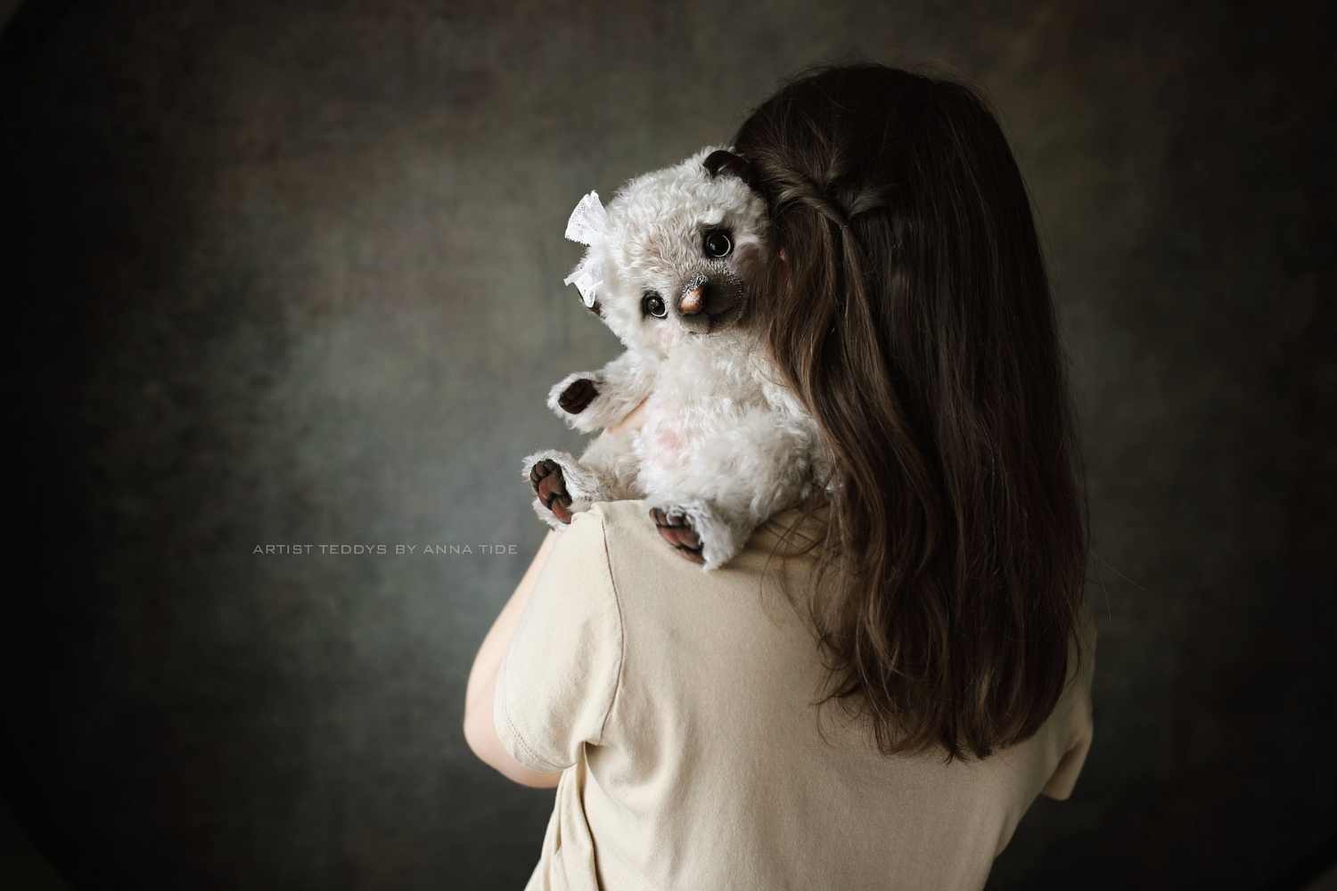 a girl is taking back post photo with Kate Dark Brown Abstract Texture/Silver Grey Texture Collapsible Backdrop Photography