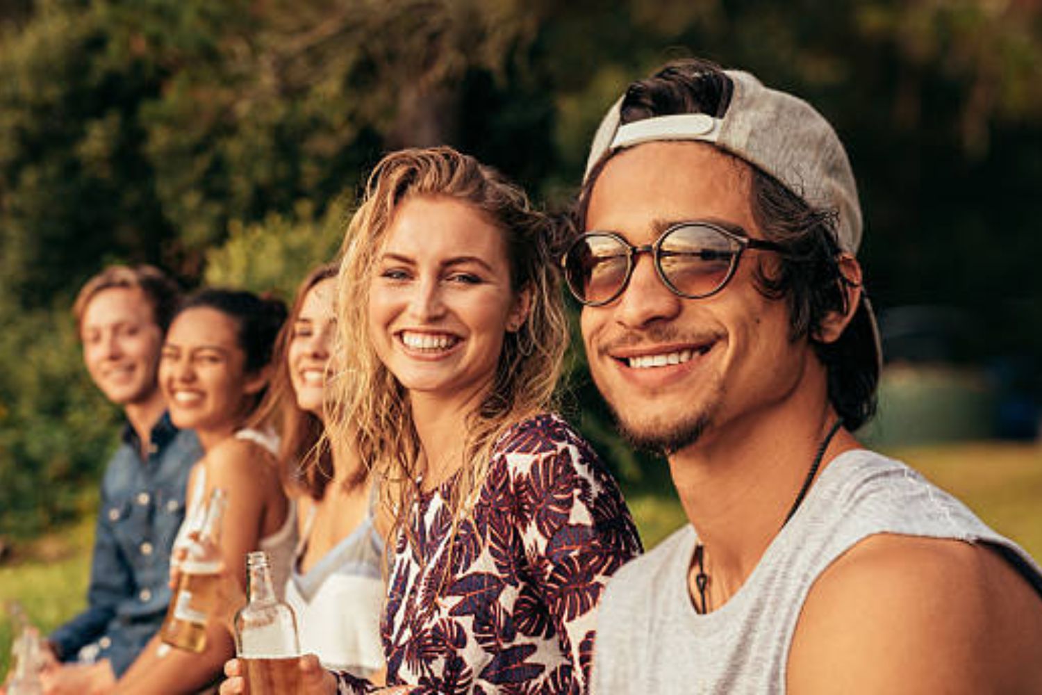 group sitting photo by heading in a row