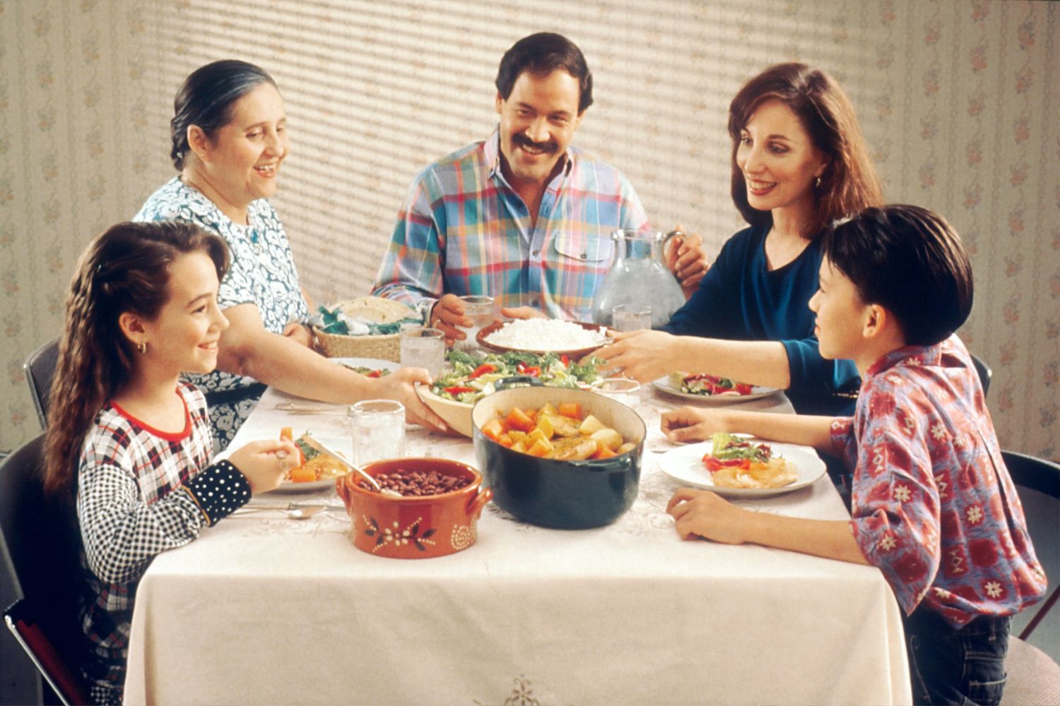 extended family eating dinner together