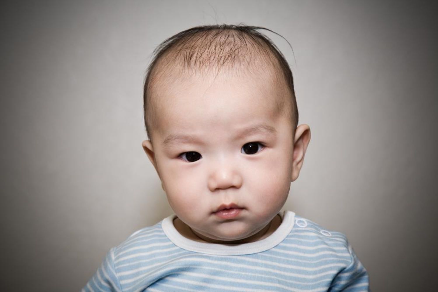 baby's headshot with light color outfit