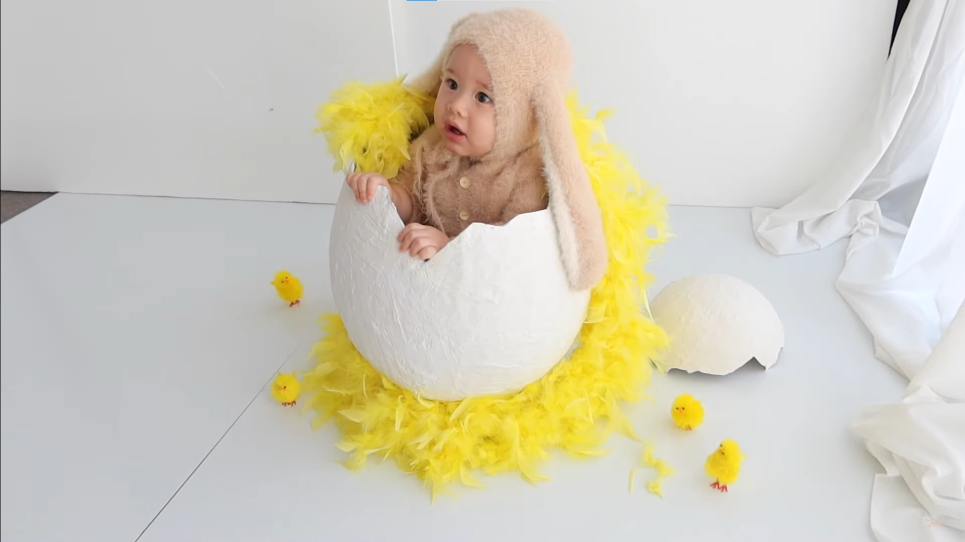 EGG DIY Easter Baby Photo Shoot Prop Tutorial