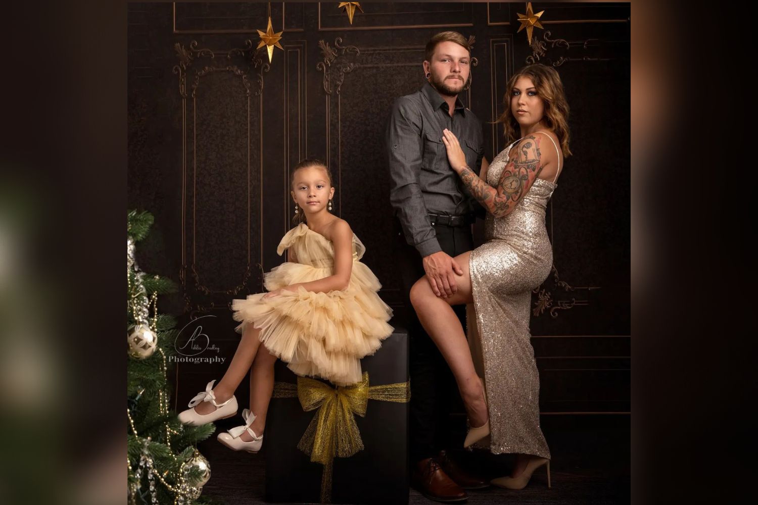 family portrait with Kate Vintage Backdrop Retro Wall Black Gold Phnom Penh for Photography