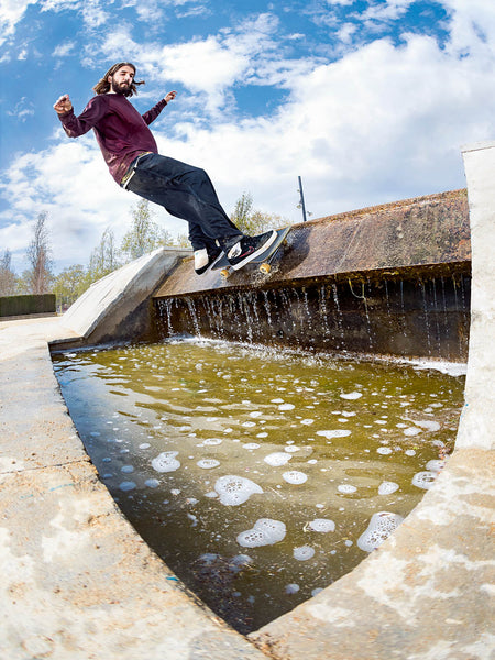 Simon Isaksson with a precarious wallride shot by Gerard Riera