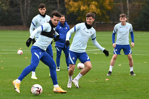Mason Mount and Chelsea Football club team mates training 