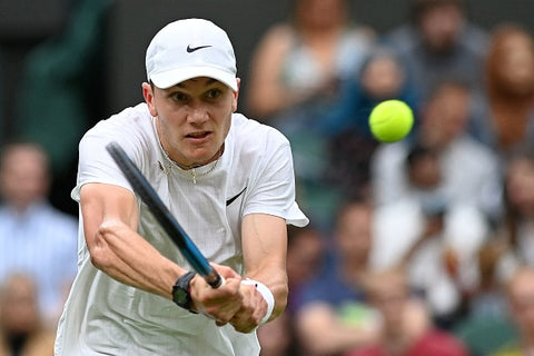 jack draper white tshirt white cap on court