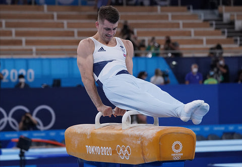 Max Whitlock on the pommel horse at tokyo 2020