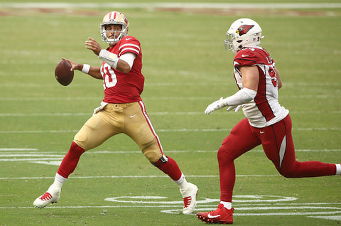 Jimmy Garoppolo playing on pitch big thighs